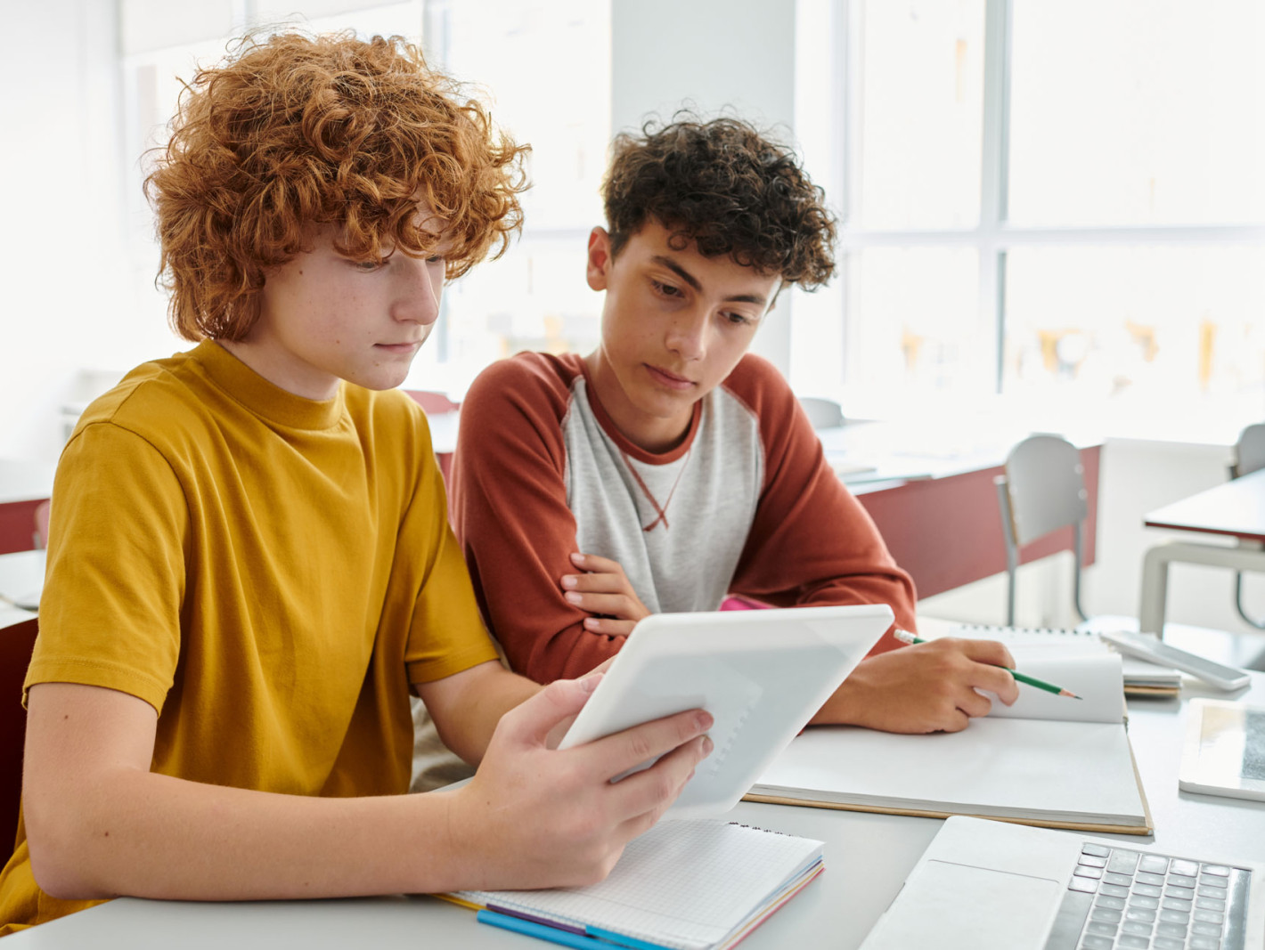Schüler lernen im Klassenraum